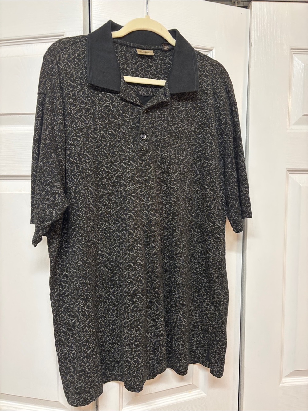 Axist Black and Gold Accents Polo with Subtle Swirl Pattern